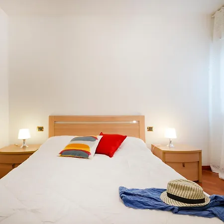 Guesthost - De Napoli Ev