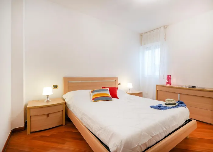 Guesthost - De Napoli Ev *