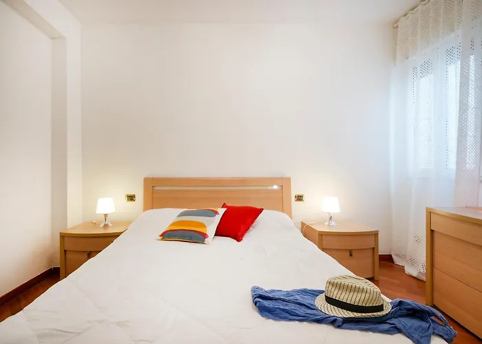 Guesthost - De Napoli Ev