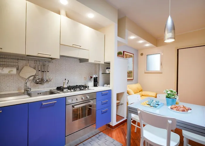 Guesthost - De Napoli Ev * Бари