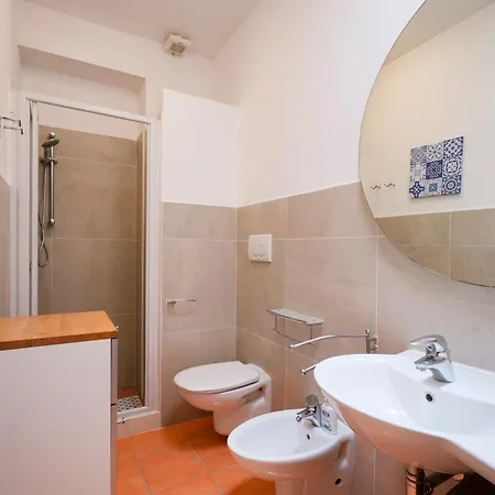 Guesthost - De Napoli Ev Апартаменты Бари