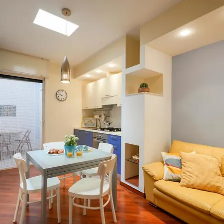 Guesthost - De Napoli Ev * Бари