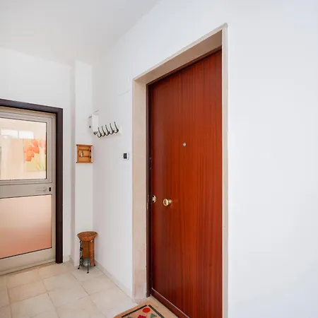 Guesthost - De Napoli Ev *